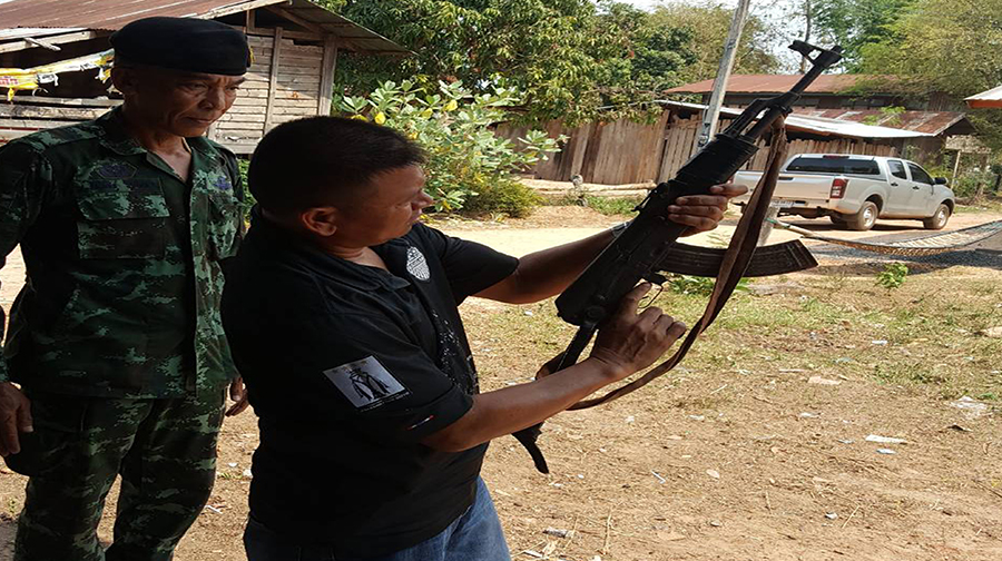 32-jähriger Onkel nimmt seine AK 47 mit zu einem Tempelbesuch