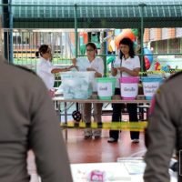 Unstimmigkeiten in Wahllokalen in Khon Kaen durch eine Nachzählung gelöst