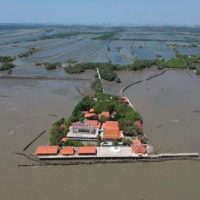 Tempel in Samut Prakan wird zum Opfer der Küsten Erosion