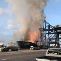 Sri Racha wurde zur Gefahrenzone erklärt, nachdem ein Frachtschiff in Flammen aufging
