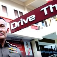 Polizeistation in Samut Prakan eröffnet einen Drive Thru Service zum Bezahlen von Bußgelder