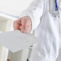 Die Regierung unternimmt erste Schritte, um die Preisüberschreitungen in den privaten Krankenhäusern zu stoppen