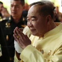 General Prawit Wongsuwan verteidigt die Wahl der Senatoren des Regimes