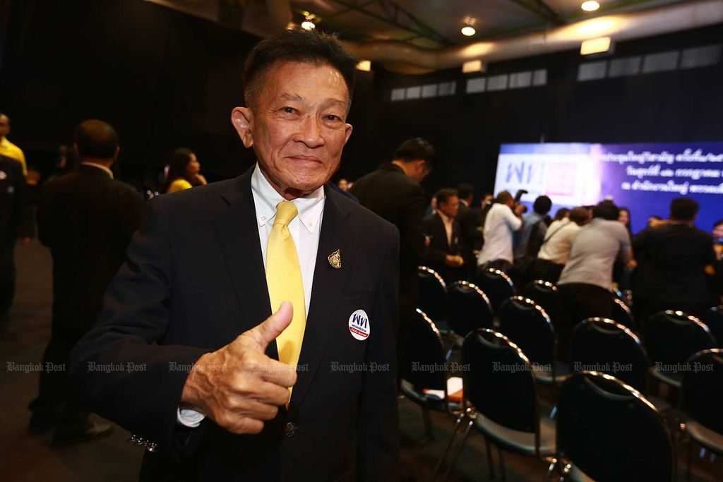 Die Pheu Thai Partei will einen Misstrauensantrag gegen Premierminister Prayuth stellen.