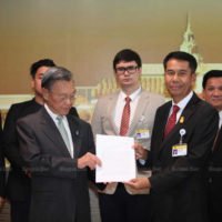 214 Abgeordnete haben den Antrag für eine allgemeine Debatte über Prayuth unterschrieben