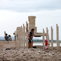 Die Dürre legt einen längst verlorenen Tempel in Lop Buri wieder frei