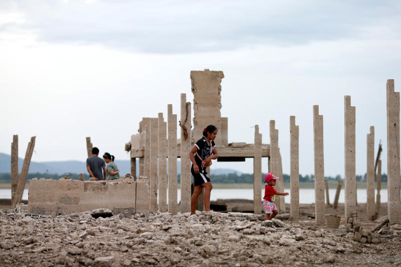 Die Dürre legt einen längst verlorenen Tempel in Lop Buri wieder frei
