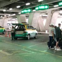 Das Verkehrsministerium erhöht offiziell den regulären Zuschlag für alle Flughafen Taxis