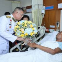 Ihre Majestäten bieten den Opfern der Explosionen in Bangkok ihre moralische Unterstützung