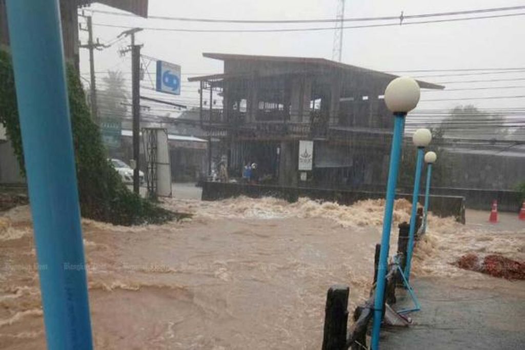 Touristen auf Ko Chang stecken nach sintflutartigen Regenfällen fest