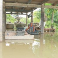Den schon überfluteten Gebieten droht noch mehr Regen, Hochwasser und Überschwemmungen