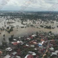 Das Hochwasser trifft auf Ubon Ratchathani und Roi Et