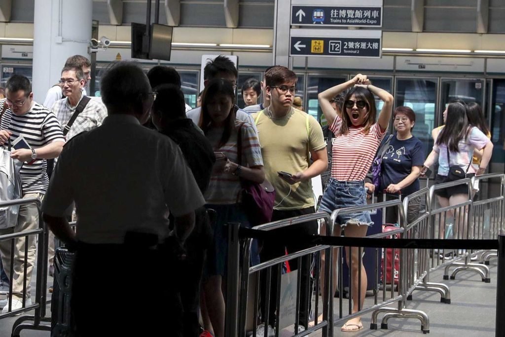 Zusammen mit den Protesten in Hongkong sinken auch die Flugpreise