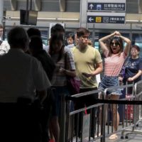 Zusammen mit den Protesten in Hongkong sinken auch die Flugpreise