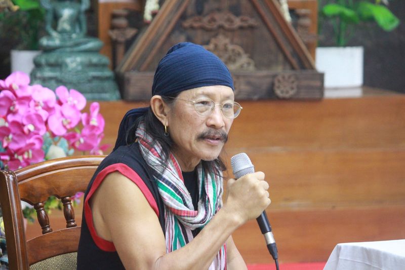 Der berühmte thailändische Musiker 'Add' Carabao fordert die Regierung auf, sich nicht dem Druck der USA zu beugen