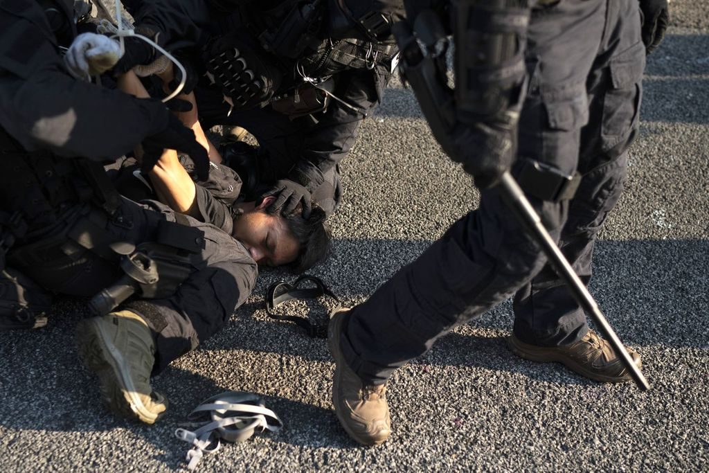 Polizei in Hongkong setzt Waffen gegen die Demonstranten ein