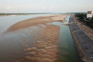 Der Mekong fällt auf ein kritisches Niveau und die ersten Sanddünen entstehen