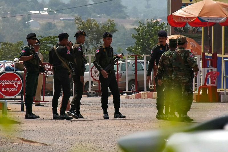 Kambodschanische Soldaten sind entlang der thailändisch-kambodschanischen Grenze in Alarmbereitschaft.