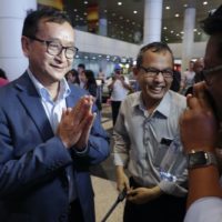 Sam Rainsy ist frei und kann nach Hause kommen, wenn er bereit ist, sich der "Gerechtigkeit" zu stellen