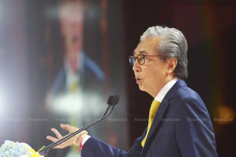 Minister Somkid fordert die Öffentlichkeit auf, die wirtschaftlichen Probleme Thailands nicht zu häufig zu erörtern