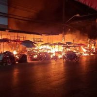 50 Millionen Baht Schaden nach einem Feuer im Mae Kim Heng Markt in Korat