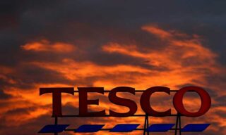 Großbritanniens größter Einzelhändler Tesco hat einen möglichen Rückzug aus Asien angekündigt