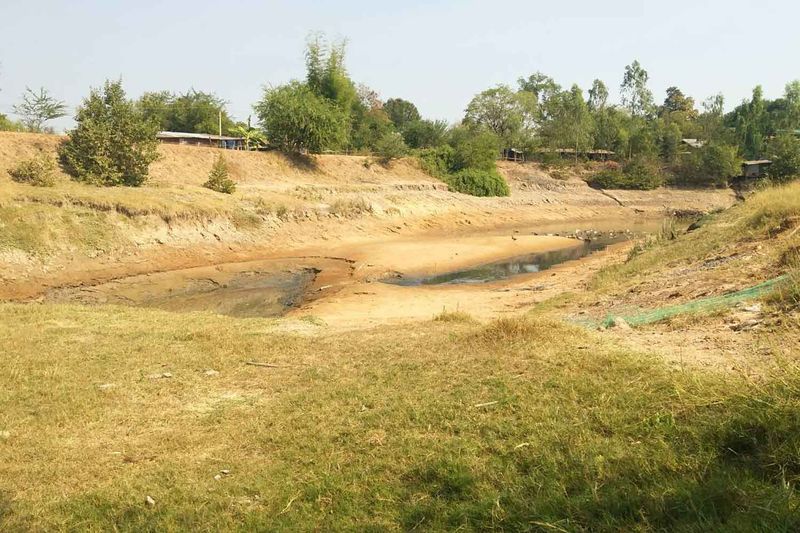 Die Wasserknappheit zwingt die Behörden, Wasser vom Damm in Nakhon Ratchasima umzuleiten