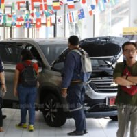 Käufer strömen zu den Chevrolet Händlern um noch ein billiges Auto zu ergattern