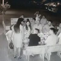 Streit zwischen Chinesen, Thais und Ausländern löst einen Kampf in einem Restaurant in Pattaya aus