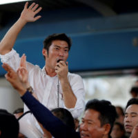 Das thailändische Gericht löst die Future Forward Partei auf, die die Militärherrschaft kritisiert