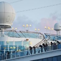 Immer mehr Passagiere verlassen die Diamant Princess in Yokohama