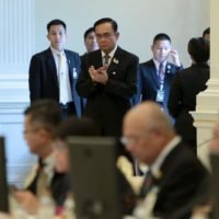 Die Prüfungen und Schwierigkeiten der Prayuth Regierung nehmen weiter zu