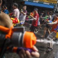 Thailand hat begonnen, das diesjährige Songkran Festival einzudämmen und abzusagen