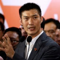 Der verbotene Ex-Chef der Future Forward Partei verspricht, den Kampf für die Demokratie zu forcieren
