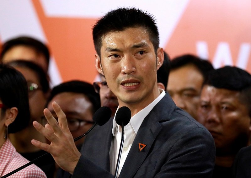 Der verbotene Ex-Chef der Future Forward Partei verspricht, den Kampf für die Demokratie zu forcieren