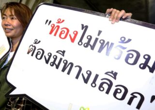 Viele Thais müssen schwierige Entscheidungen treffen, um noch über die Runden zu kommen
