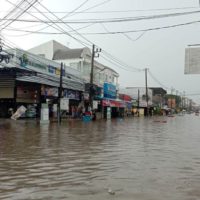 Starker Regen löst in Phuket Sturzfluten aus, 2 Tote