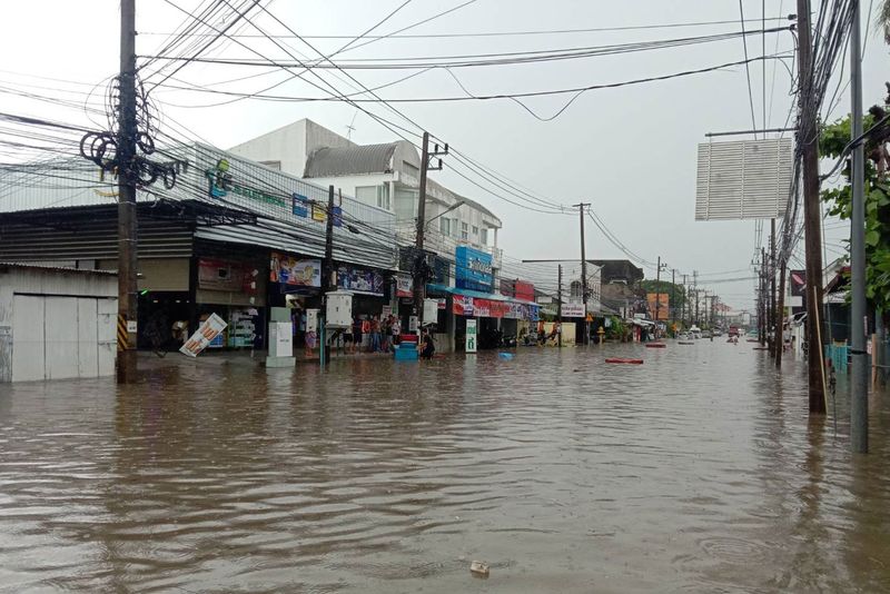 Starker Regen löst in Phuket Sturzfluten aus, 2 Tote