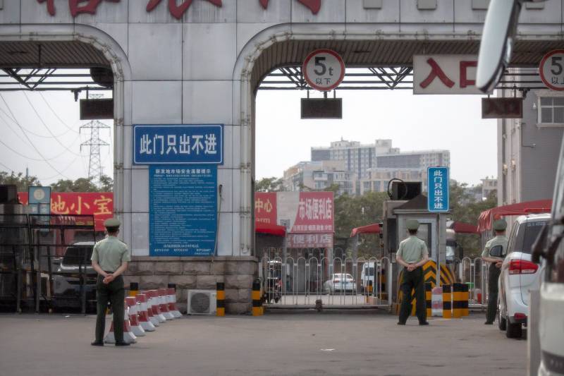 China befürchtet eine „zweite Welle“, nachdem ein neuer Ausbruch in einem Vorort von Peking gemeldet wurde