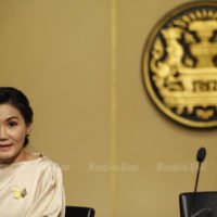 Experten stellen die wirtschaftlichen Qualifikationen von Frau Narumon in Frage