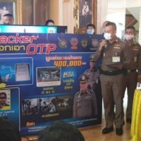 Wohlhabender Geschäftsmann mit einem "Geschenk-Telefon" Hack betrogen