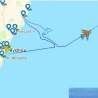 Der letzte Flug mit der Qantas 747 zeichnet das Känguru-Logo in den Himmel, um die letzte Reise zu markieren