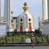 Polizei untersucht rechtliche Schritte gegen die Protestführer am Demokratie Denkmal.