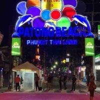 Das Nachtleben in Phuket beginnt mit einem Seufzen