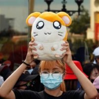 Thailändische Demonstranten verspotten die Regierung mit japanischem Cartoon Hamster