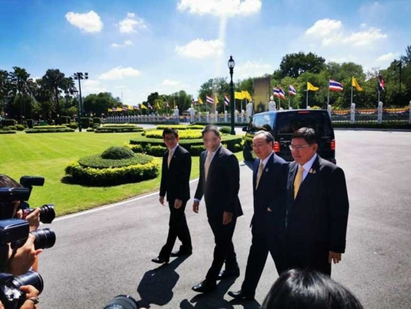 Verwirrung angesichts des Rücktritts von Thailands Top Wirtschaftsteam