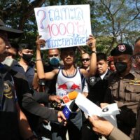 Aktivist Panupong bei einem Besuch von Prayuth in Rayong verhaftet
