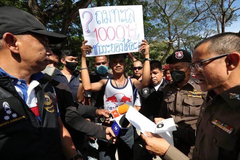 Aktivist Panupong bei einem Besuch von Prayuth in Rayong verhaftet