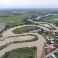 Überschwemmung in Sukhothai nachdem ein Deich gebrochen war