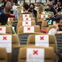 Ein führender Arzt in Thailand hat die thailändischen Behörden aufgefordert, die Öffnung des Landes für den Tourismus zu bremsen